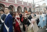 В Калуге прошло шествие выпускников 2026