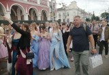 В Калуге прошло шествие выпускников 2026