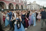 В Калуге прошло шествие выпускников 2026