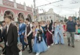 В Калуге прошло шествие выпускников 2026
