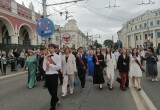 В Калуге прошло шествие выпускников 2026