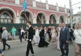 В Калуге прошло шествие выпускников 2026