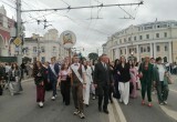 В Калуге прошло шествие выпускников 2026