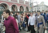 В Калуге прошло шествие выпускников 2026
