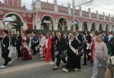 В Калуге прошло шествие выпускников 2026