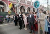 В Калуге прошло шествие выпускников 2026