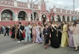 В Калуге прошло шествие выпускников 2026