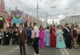 В Калуге прошло шествие выпускников 2026