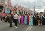 В Калуге прошло шествие выпускников 2026
