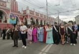 В Калуге прошло шествие выпускников 2026
