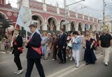В Калуге прошло шествие выпускников 2026