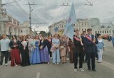 В Калуге прошло шествие выпускников 2026