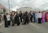 В Калуге прошло шествие выпускников 2026