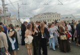 В Калуге прошло шествие выпускников 2026