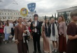 В Калуге прошло шествие выпускников 2026
