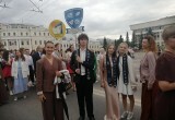 В Калуге прошло шествие выпускников 2026