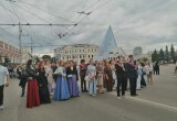 В Калуге прошло шествие выпускников 2026