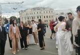В Калуге прошло шествие выпускников 2026