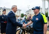 Владислав Шапша передал сотрудникам ДПС ключи от новых мотоциклов