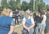 После жалоб многодетных семей в калужском селе начали делать дороги