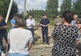 После жалоб многодетных семей в калужском селе начали делать дороги