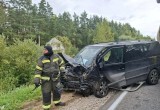 Mercedes вылетел на встречную полосу: в ДТП погибла женщина