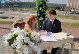 В День города в Калуге впервые сыграли свадьбы на смотровой площадке у "Шарика"