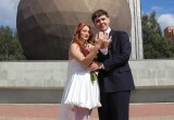 В День города в Калуге впервые сыграли свадьбы на смотровой площадке у "Шарика"