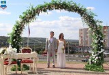 В День города в Калуге впервые сыграли свадьбы на смотровой площадке у "Шарика"