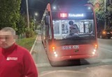 В Калуге водитель троллейбуса задержал школьника-зацепера и вызвал полицию