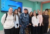 Четвероногий сотрудник аэропорта побывал в калужской школе