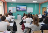 Четвероногий сотрудник аэропорта побывал в калужской школе