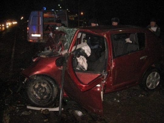 митсубиси врезалась в рено в калужской области 13 января.